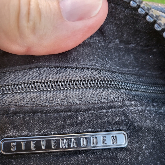 Steve Madden Black Bagata Crossbody And Wristlet. - Picture 10 of 16